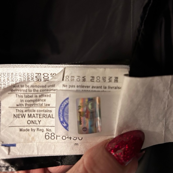 Mens Canada goose MacMillan parka 
Asking $700
Size med 
Like new - Picture 3 of 6